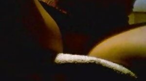 பொன்னிற டீன் ஏஜ் முகத்தில் அமர்ந்து, பின்னர் தனது லெஸ்பியன் பிஎஃப் உடன் கத்தரிக்கிறார்