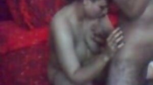 ஒரு லெஸ்பியன் கல்லூரிக் குழந்தை தனது கருங்காலி வகுப்பு தோழனுடன் கத்தரிக்கோல்